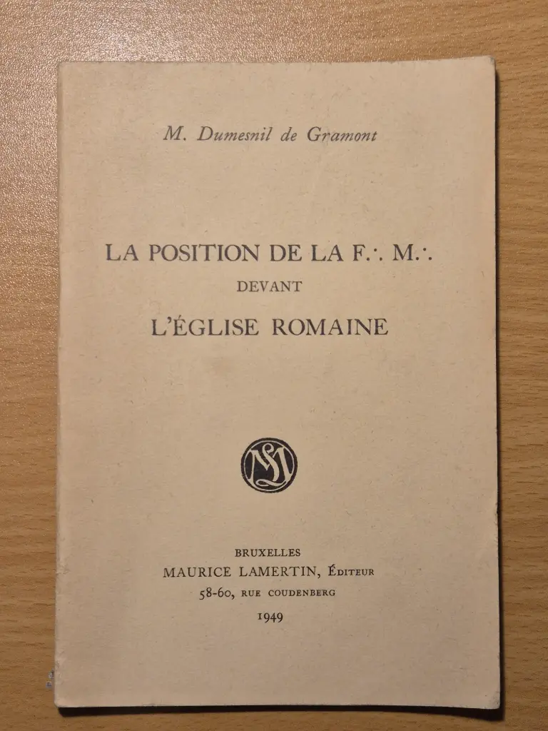 La position de la F:. M:. devant l'église Romaine